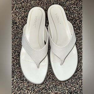 Vionic Women's Beige  Sandals